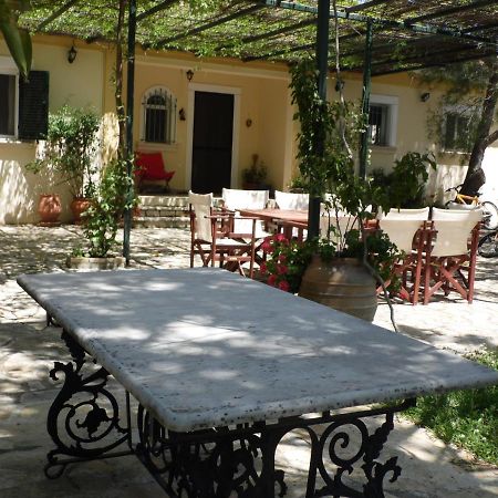 Theni Olive Grove Villa Kato Yerakarion Bagian luar foto