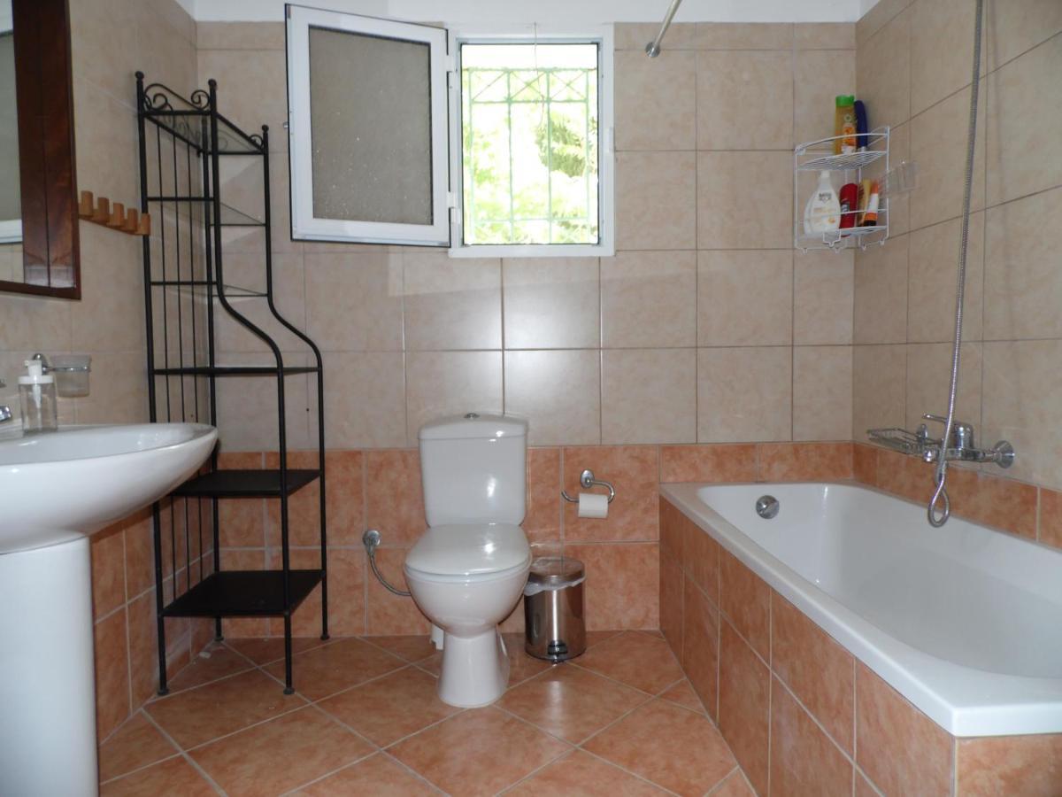 Theni Olive Grove Villa Kato Yerakarion Bagian luar foto