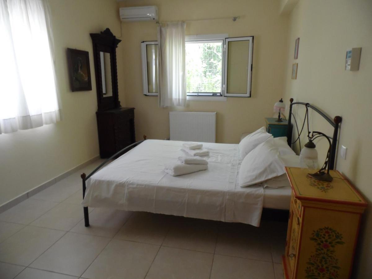 Theni Olive Grove Villa Kato Yerakarion Bagian luar foto