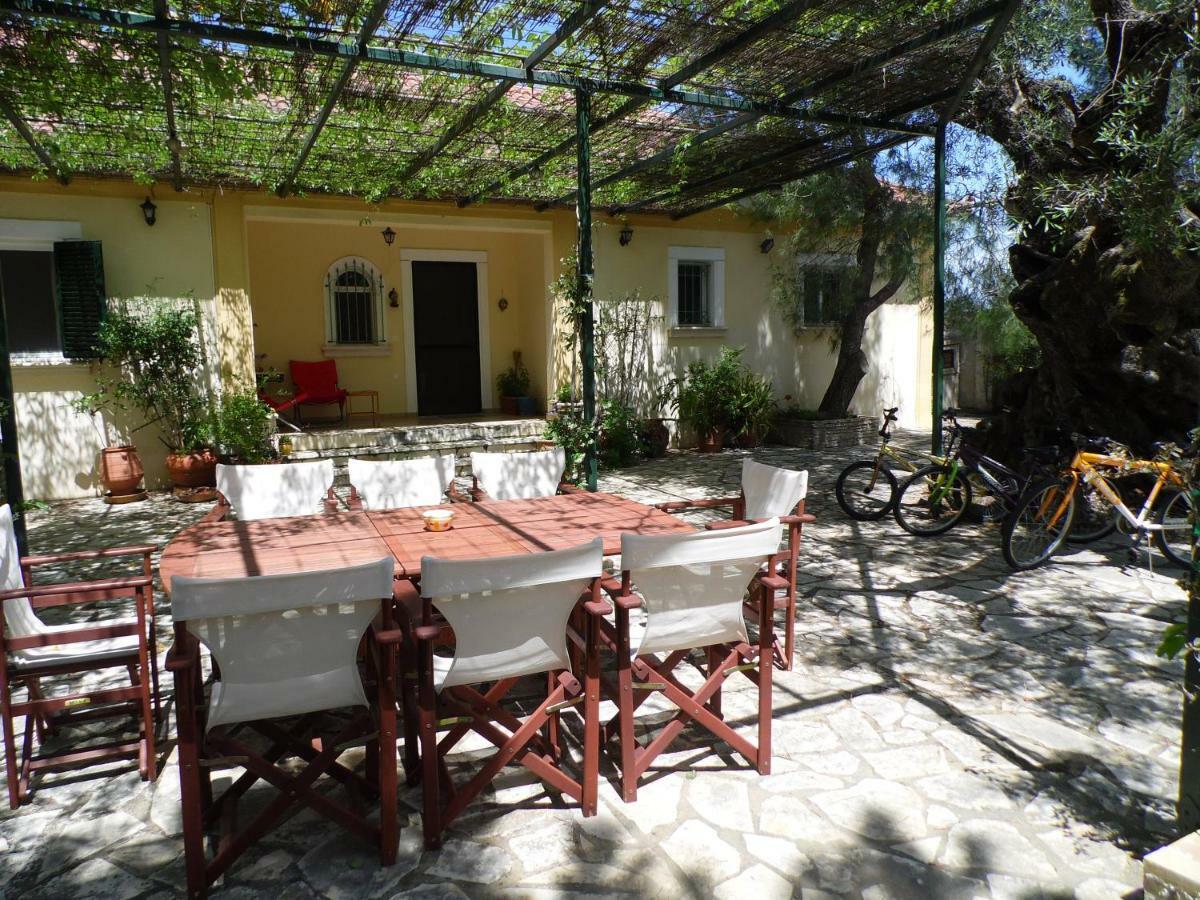Theni Olive Grove Villa Kato Yerakarion Bagian luar foto