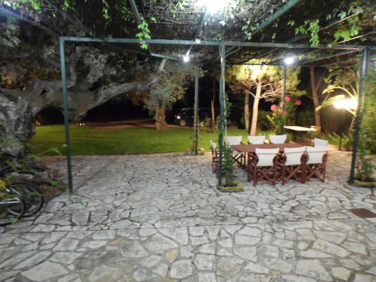 Theni Olive Grove Villa Kato Yerakarion Bagian luar foto